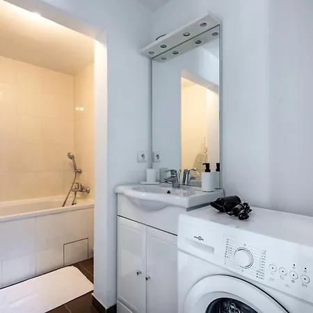 Close To Center Of I Fully Equipped Appartamento Parigi